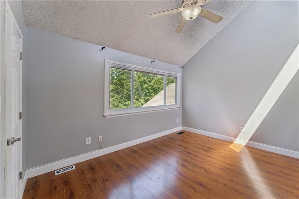 Photo 17 of 52 - 6024 N Kansas Avenue, Kansas City, MO 64119