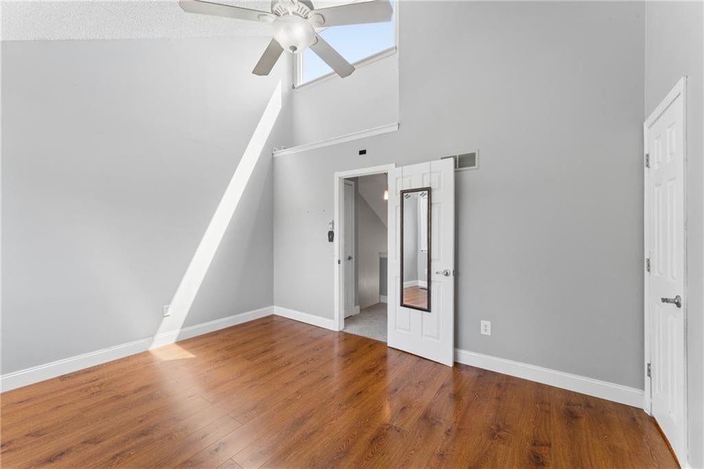 Photo 18 of 52 - 6024 N Kansas Avenue, Kansas City, MO 64119