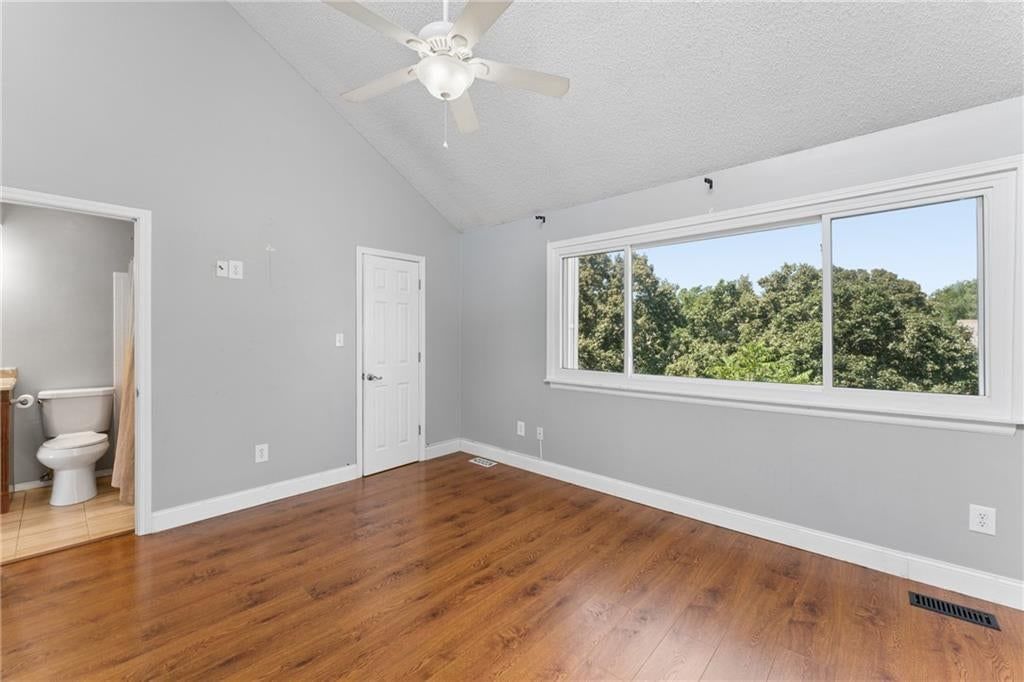 Photo 20 of 52 - 6024 N Kansas Avenue, Kansas City, MO 64119