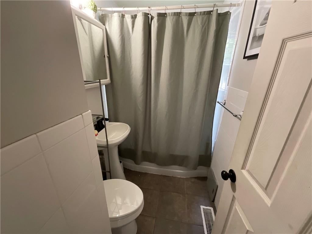 Photo 11 of 20 - 1111 NE 43rd Street, Kansas City, MO 64116
