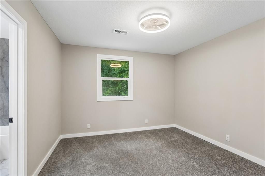 623 E 7th Street — photo 10