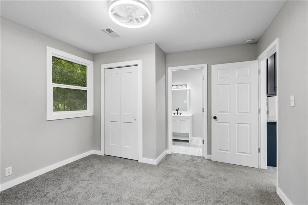 623 E 7th Street — photo 15