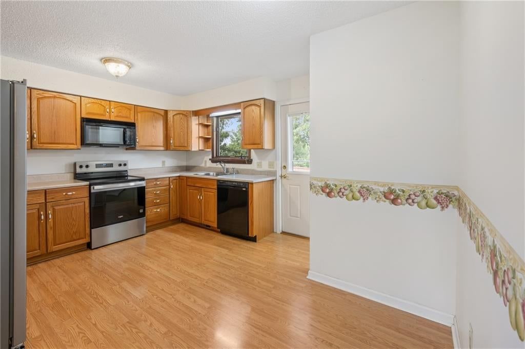 1207 Saint Paul Avenue — photo 9
