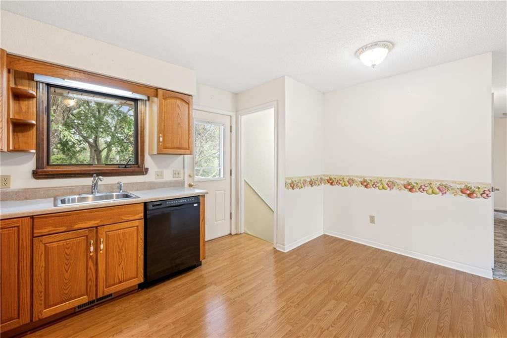 1207 Saint Paul Avenue — photo 12