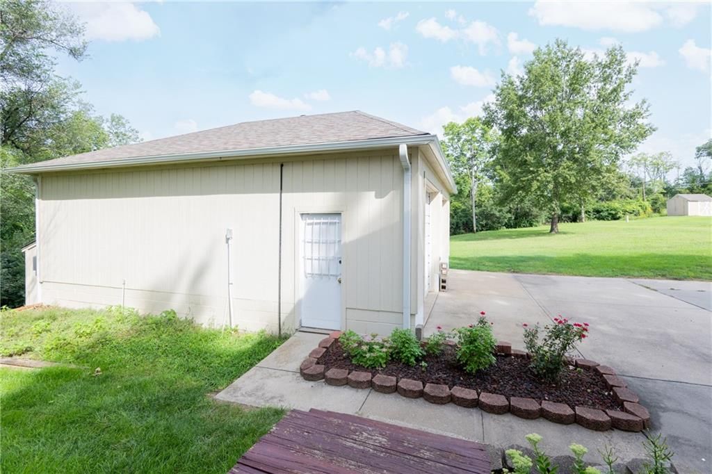 1207 Saint Paul Avenue — photo 37