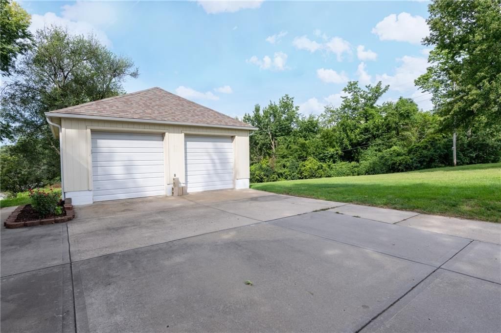 1207 Saint Paul Avenue — photo 38