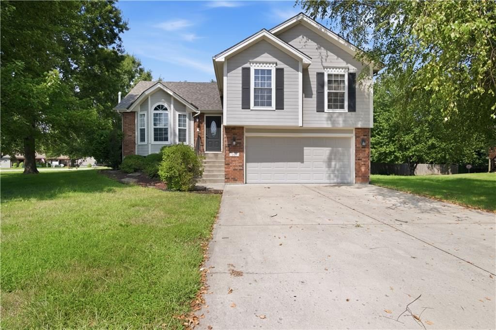 201 Mesa Drive, Smithville, MO