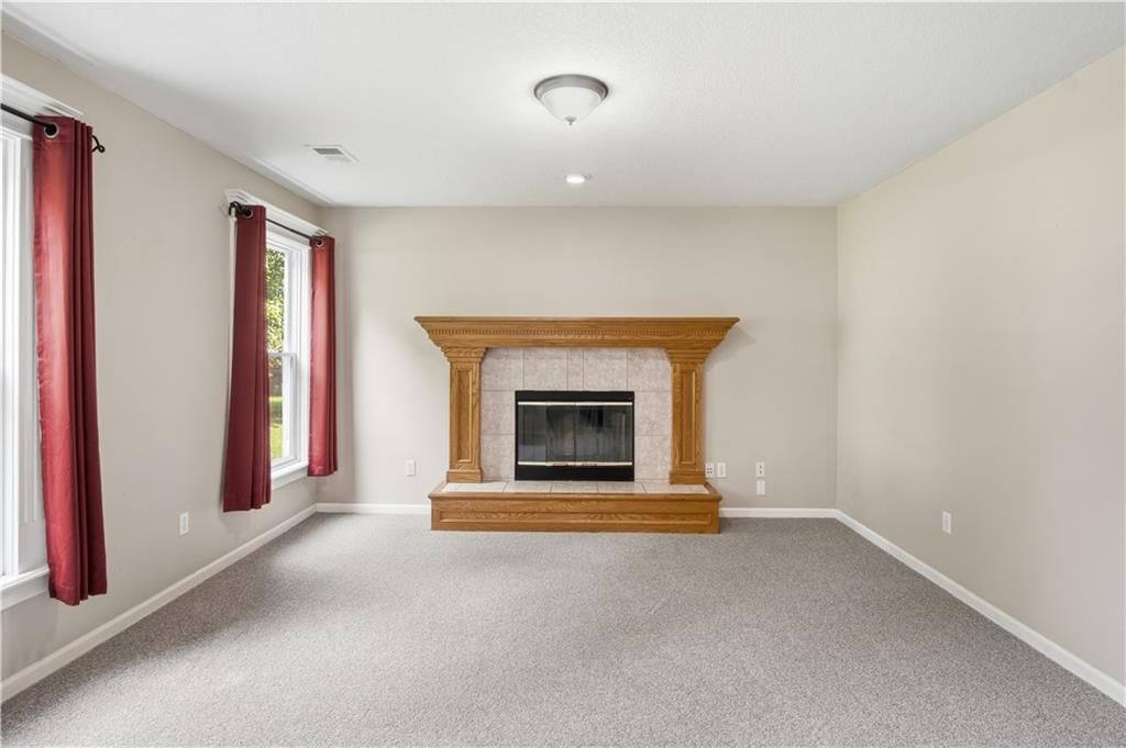 201 Mesa Drive, Smithville, MO: listing photo 3