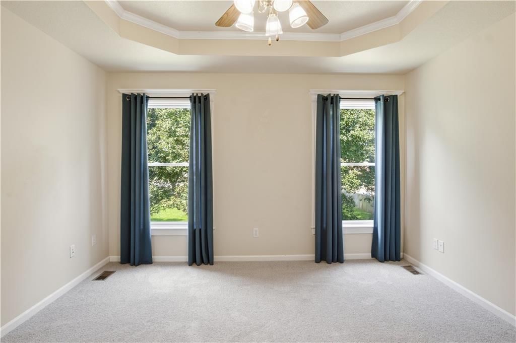 Photo 6 of 38 - 201 Mesa Drive, Smithville, MO 64089
