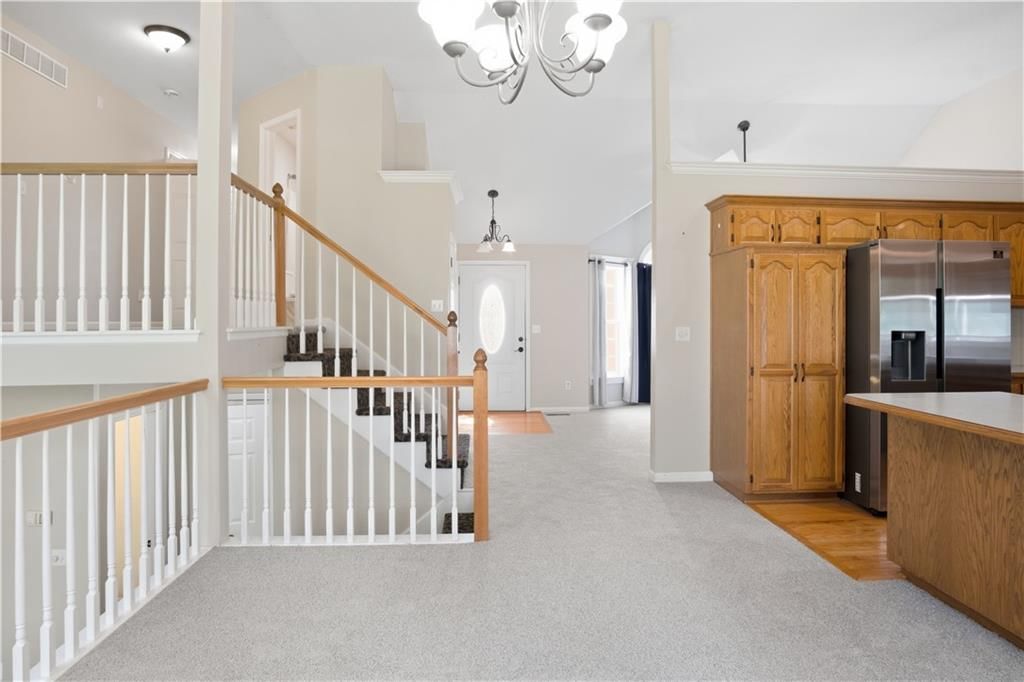 Photo 8 of 38 - 201 Mesa Drive, Smithville, MO 64089