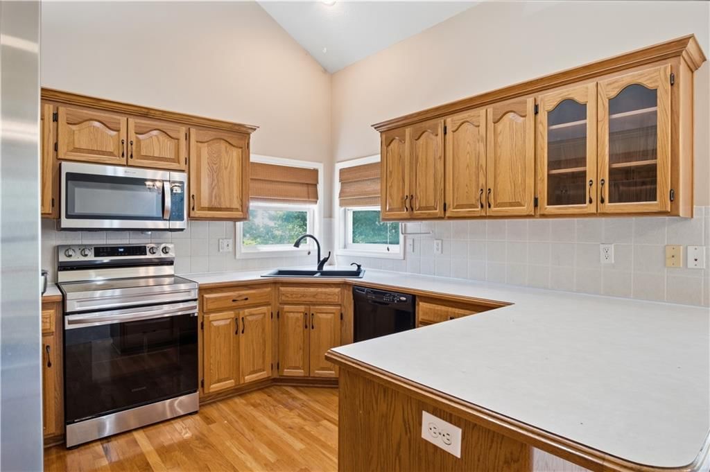Photo 11 of 38 - 201 Mesa Drive, Smithville, MO 64089