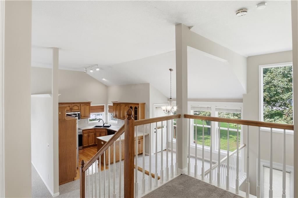 Photo 14 of 38 - 201 Mesa Drive, Smithville, MO 64089