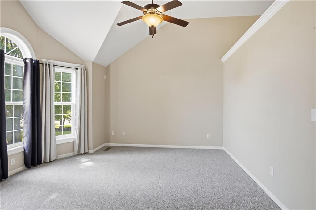 Photo 17 of 38 - 201 Mesa Drive, Smithville, MO 64089