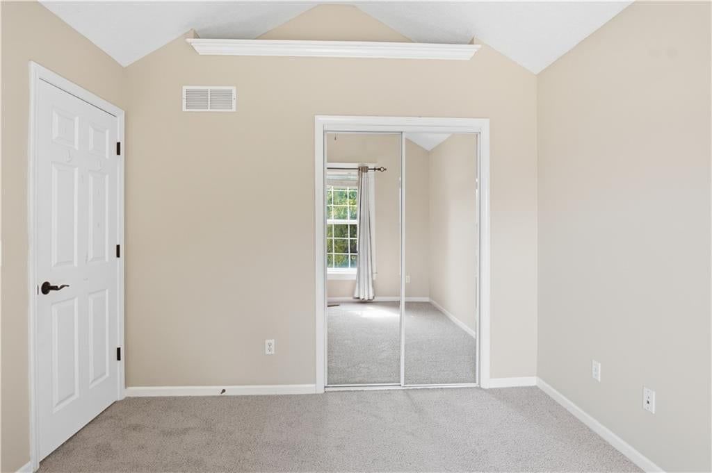 Photo 19 of 38 - 201 Mesa Drive, Smithville, MO 64089
