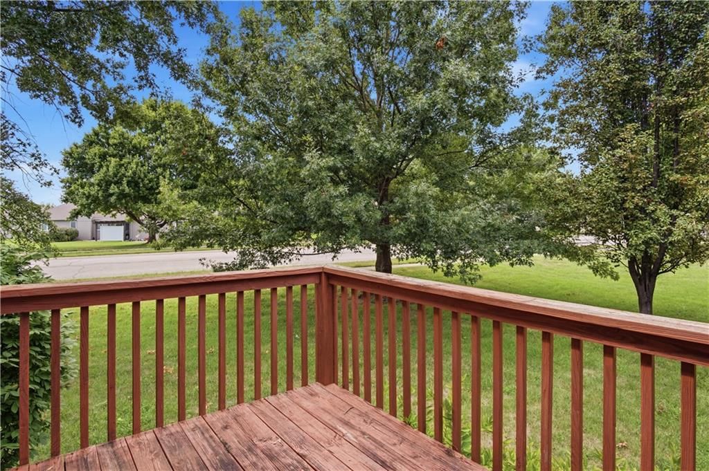 Photo 35 of 38 - 201 Mesa Drive, Smithville, MO 64089