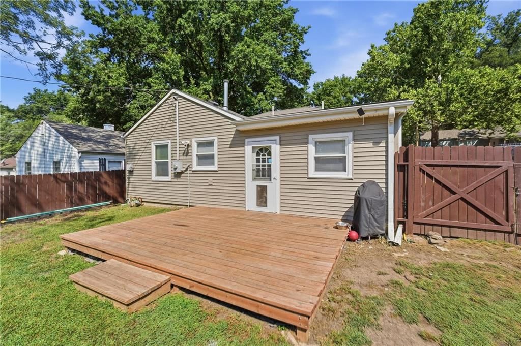 711 NE 45th Street — photo 25