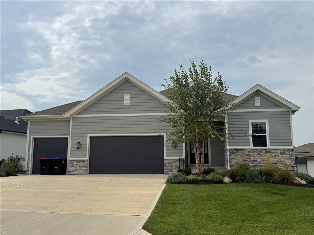 9436 Aurora Street, Lenexa, KS 66220