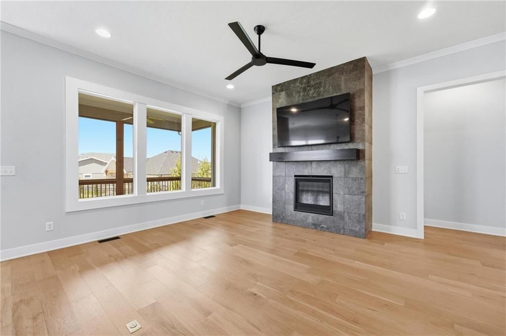 Photo 5 of 54 - 9436 Aurora Street, Lenexa, KS 66220