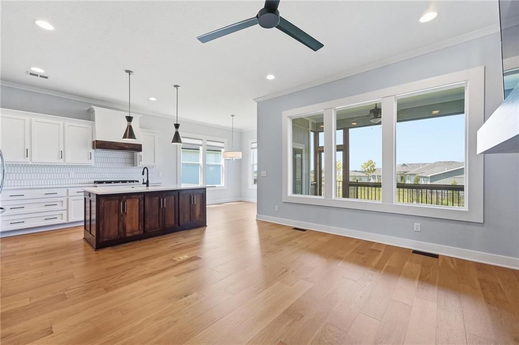 Photo 6 of 54 - 9436 Aurora Street, Lenexa, KS 66220