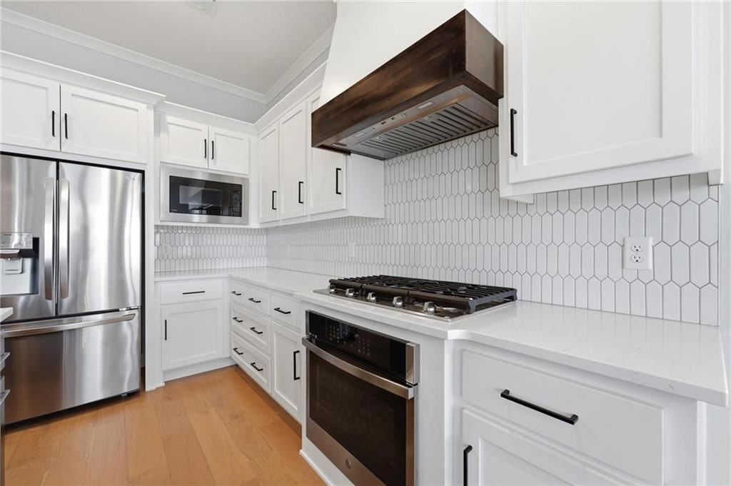 Photo 9 of 54 - 9436 Aurora Street, Lenexa, KS 66220