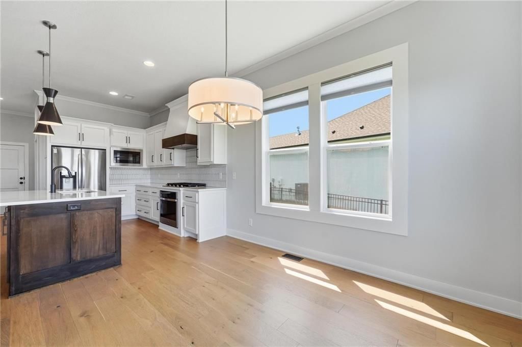Photo 13 of 54 - 9436 Aurora Street, Lenexa, KS 66220