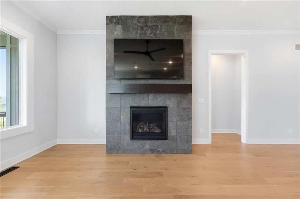 Photo 17 of 54 - 9436 Aurora Street, Lenexa, KS 66220