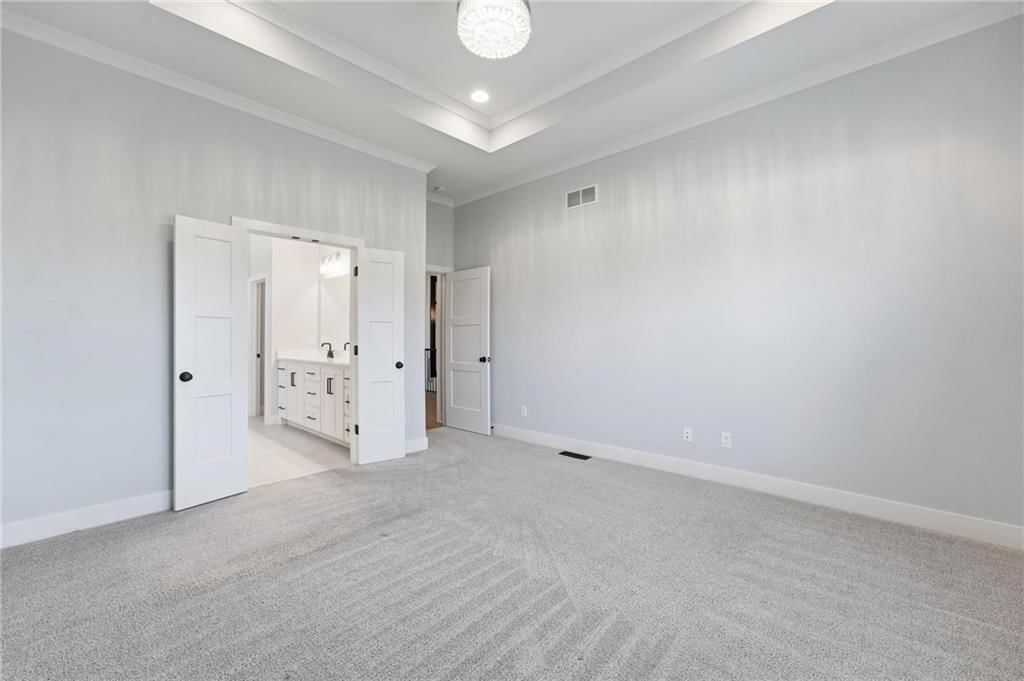 Photo 19 of 54 - 9436 Aurora Street, Lenexa, KS 66220