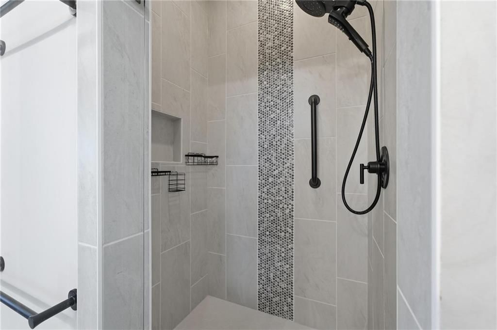 Photo 22 of 54 - 9436 Aurora Street, Lenexa, KS 66220