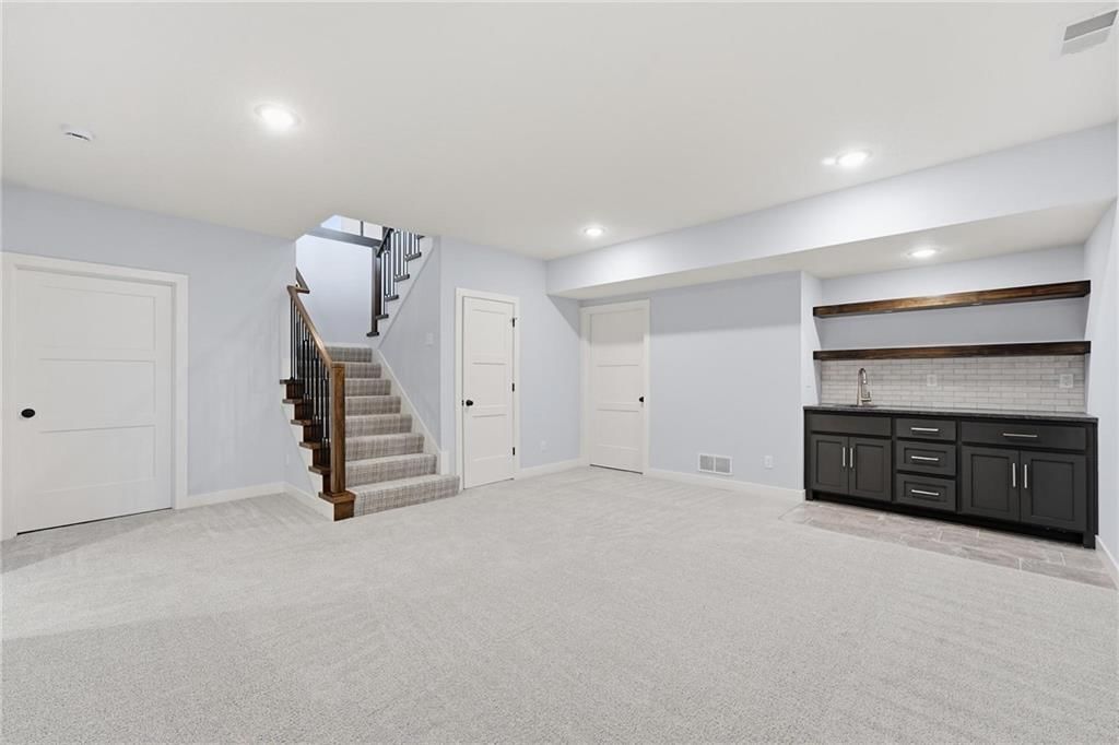 Photo 33 of 54 - 9436 Aurora Street, Lenexa, KS 66220