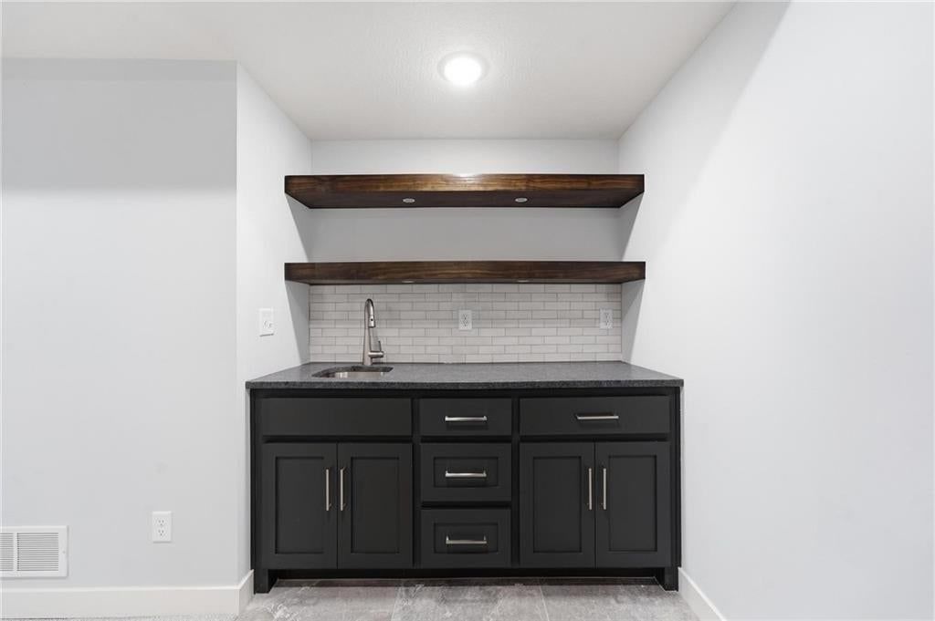 Photo 34 of 54 - 9436 Aurora Street, Lenexa, KS 66220