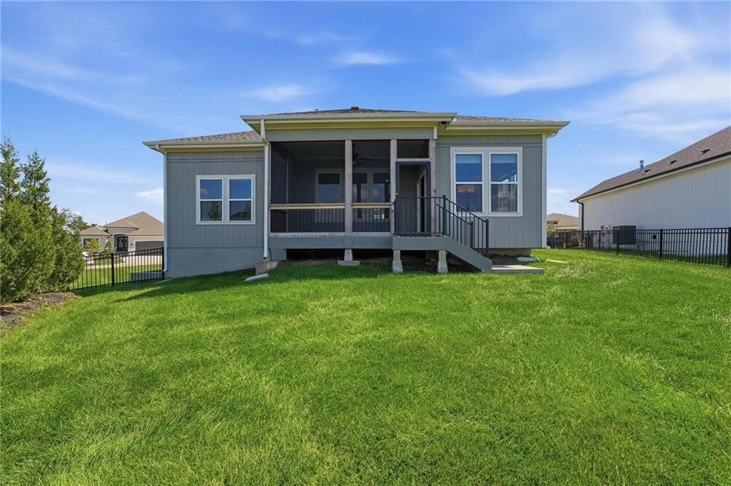Photo 43 of 54 - 9436 Aurora Street, Lenexa, KS 66220