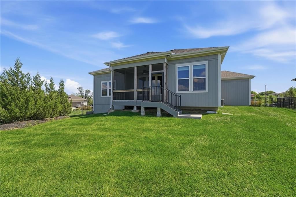 Photo 45 of 54 - 9436 Aurora Street, Lenexa, KS 66220