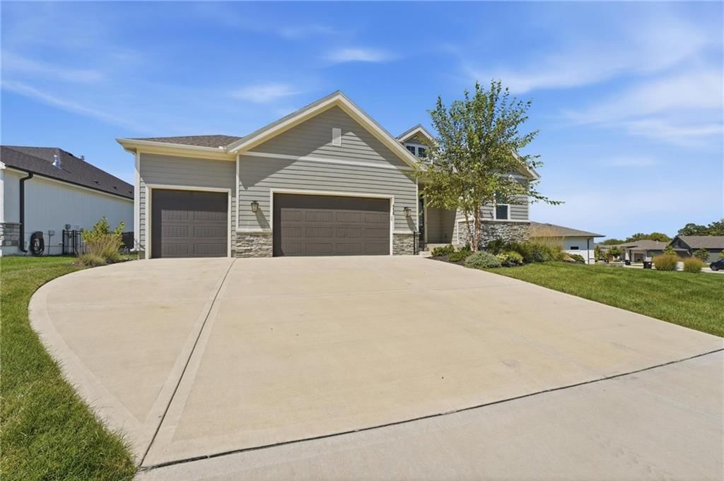 Photo 51 of 54 - 9436 Aurora Street, Lenexa, KS 66220