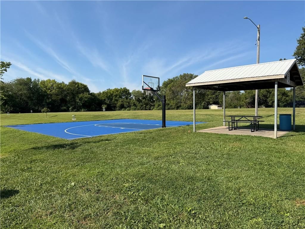 Photo 8 of 32 - 17226 Chula Vista Drive, Belton, MO 64012