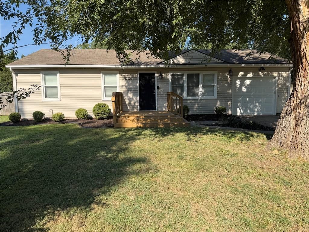 17226 Chula Vista Drive, Belton, MO: listing photo 2