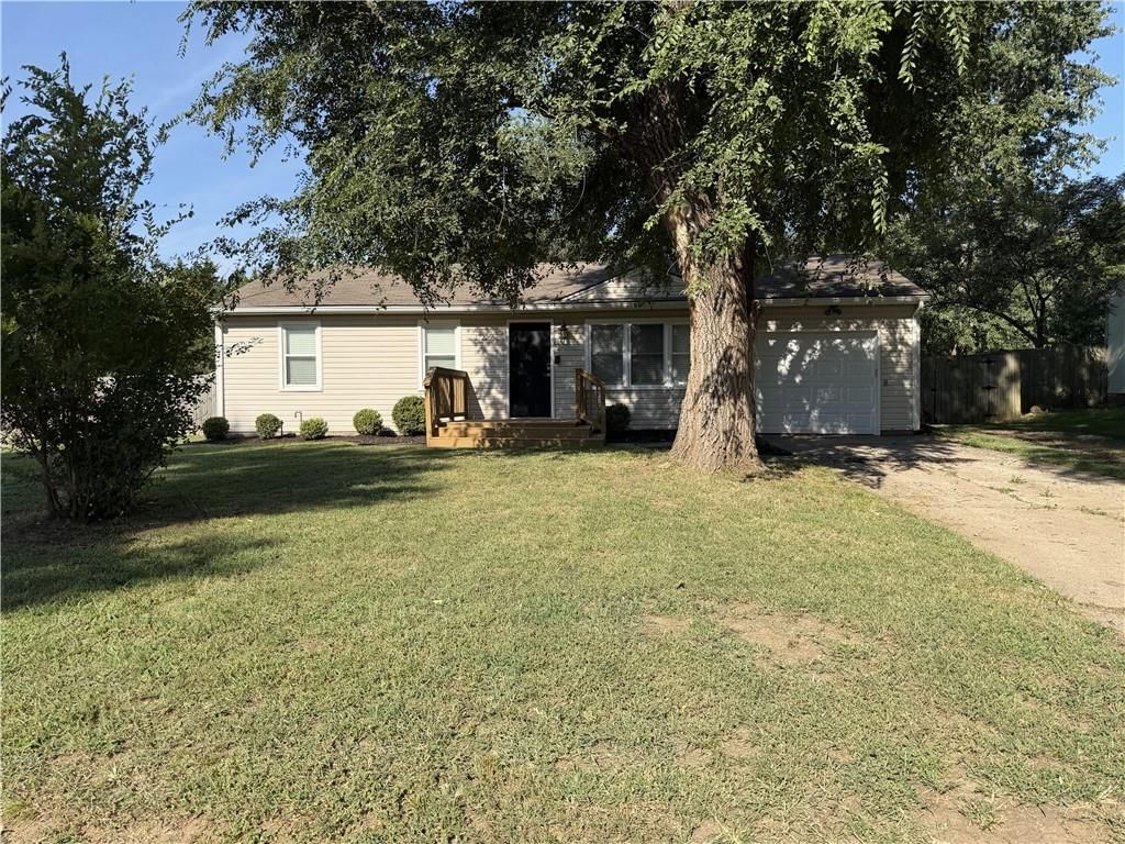 17226 Chula Vista Drive, Belton, MO: listing photo 3
