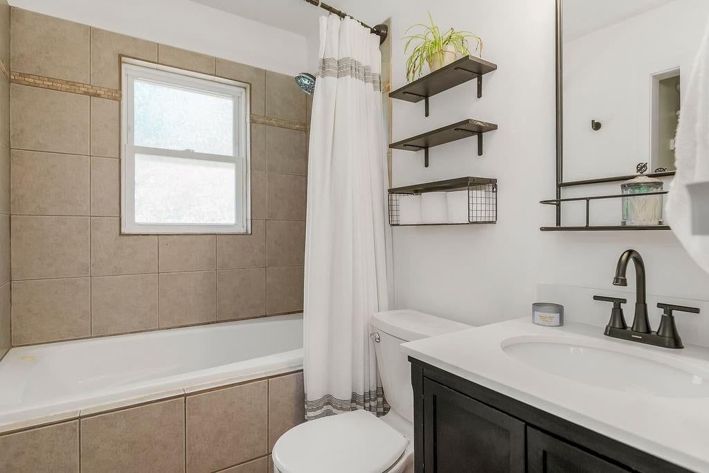 Photo 9 of 32 - 17226 Chula Vista Drive, Belton, MO 64012