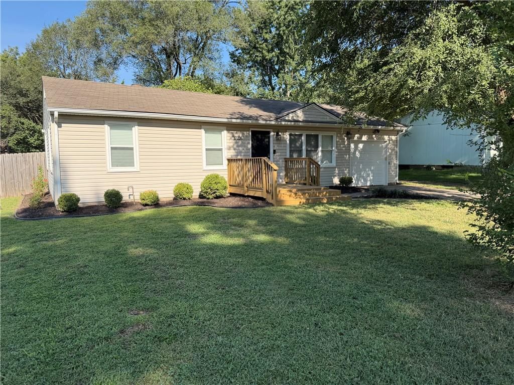 Photo 4 of 32 - 17226 Chula Vista Drive, Belton, MO 64012