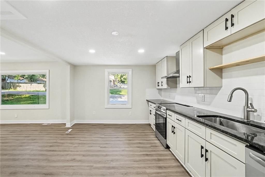 5628 Melrose Lane — photo 8