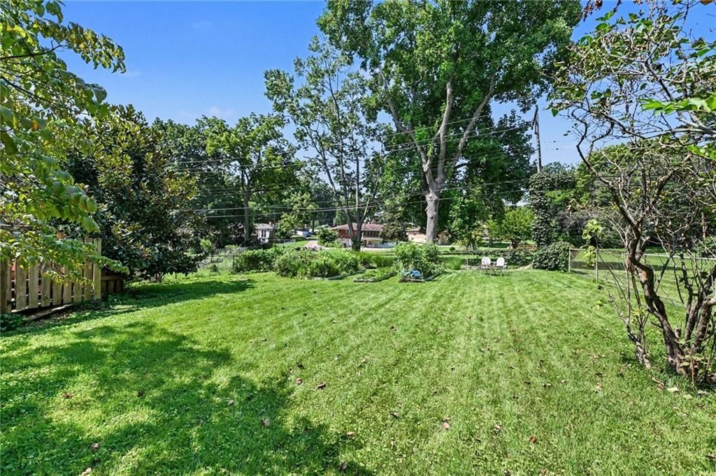 1902 S Lake Drive — photo 3