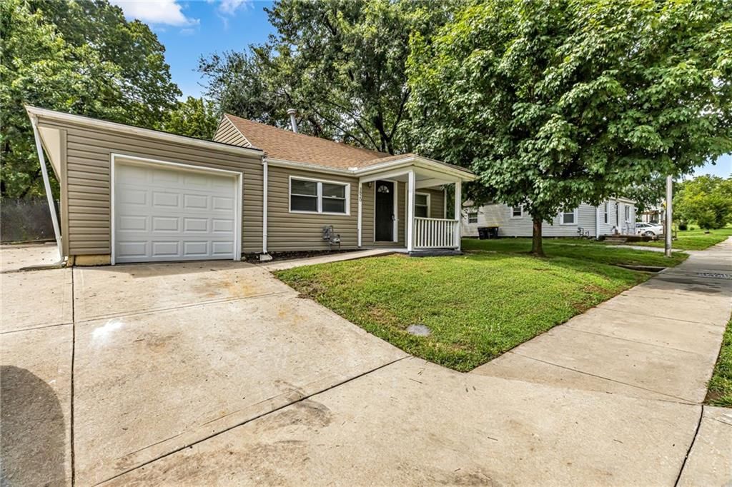 3820 N Brighton Avenue — photo 2