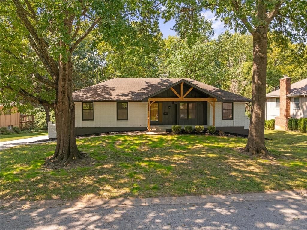 3936 S Sherman Drive — photo 3
