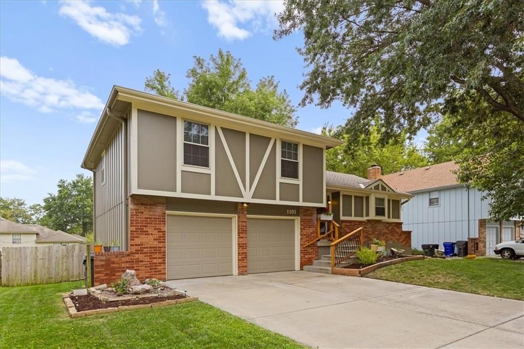 1101 E Northview Street — photo 2