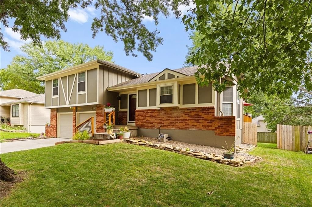 1101 E Northview Street — photo 3