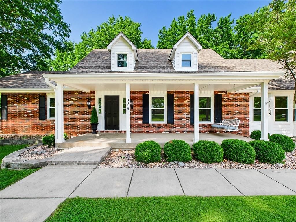 3318 S Bellechase Drive, Grain Valley, MO