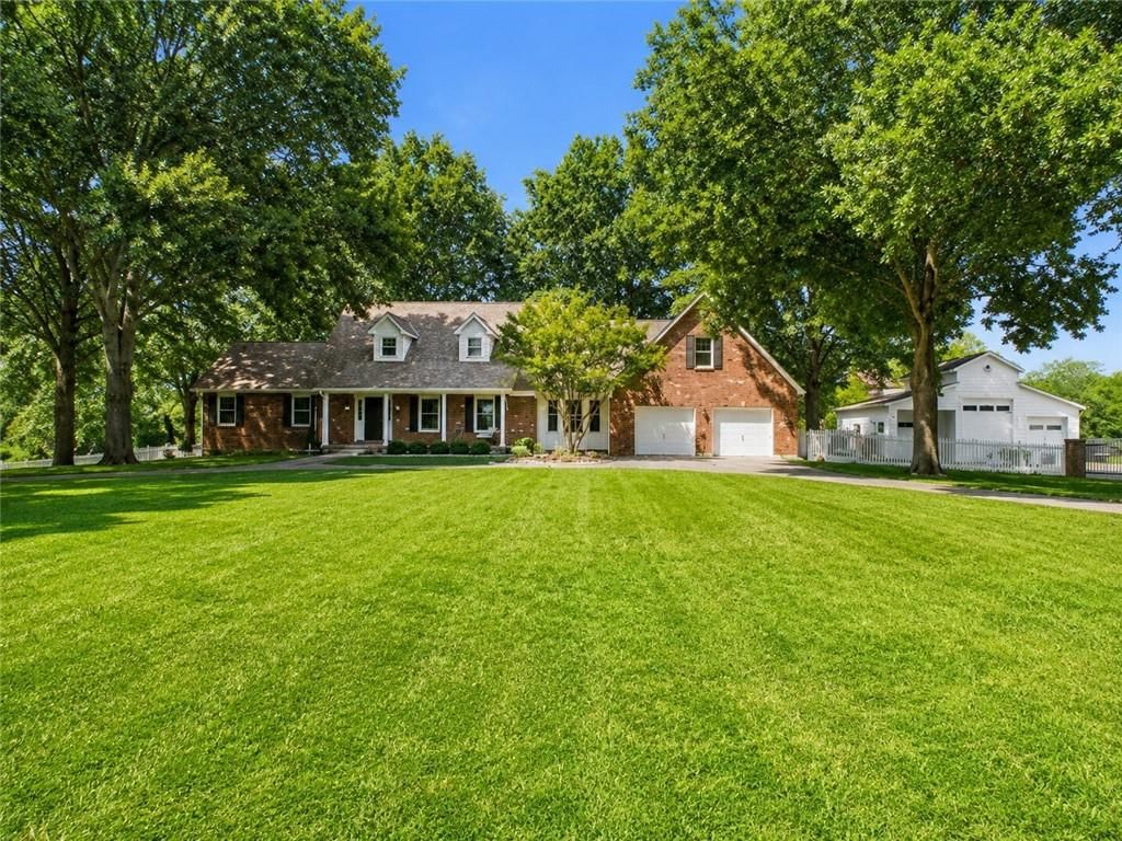 3318 S Bellechase Drive, Grain Valley, MO: listing photo 2