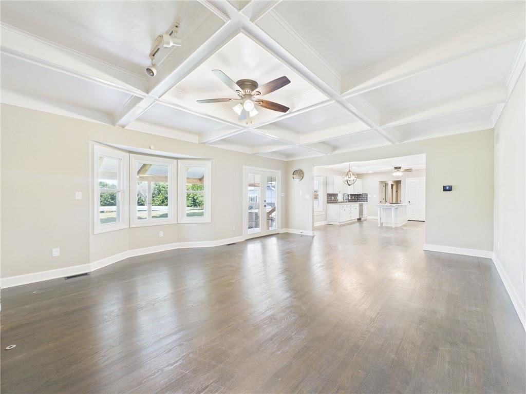 Photo 20 of 92 - 3318 S Bellechase Drive, Grain Valley, MO 64029