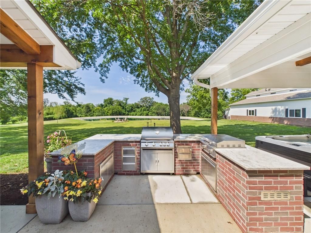 Photo 24 of 92 - 3318 S Bellechase Drive, Grain Valley, MO 64029