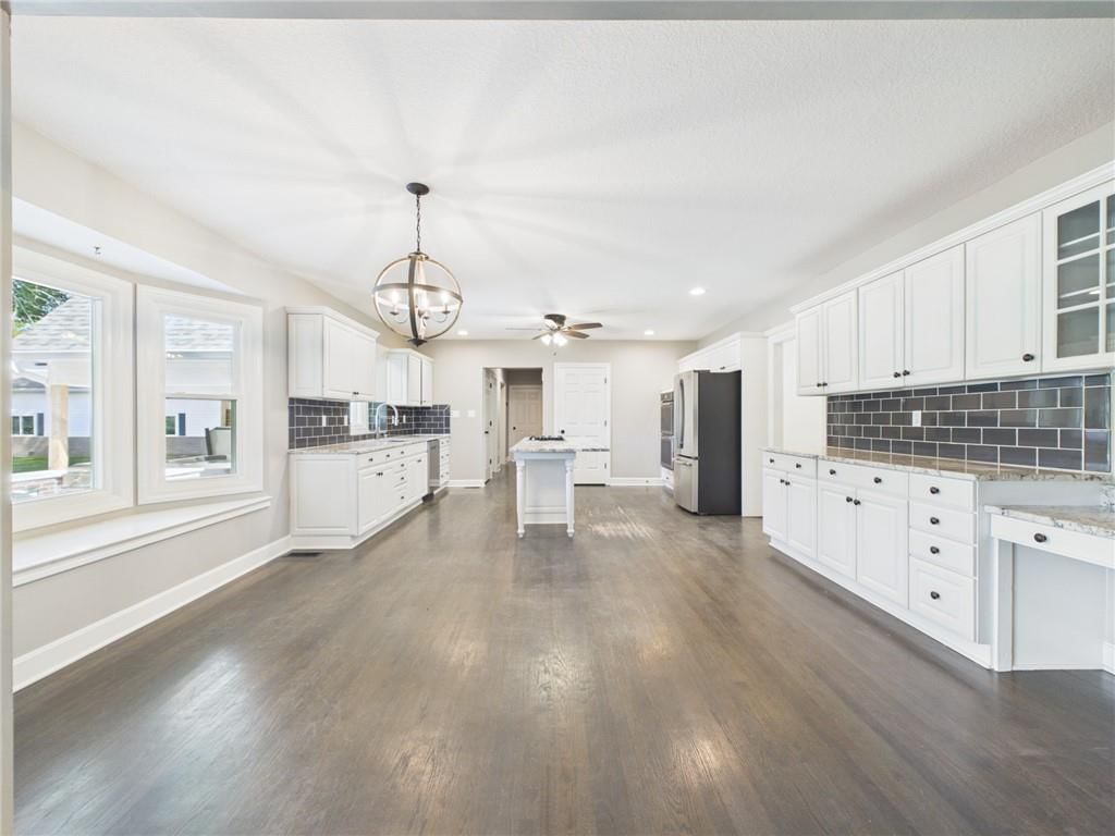 Photo 29 of 92 - 3318 S Bellechase Drive, Grain Valley, MO 64029