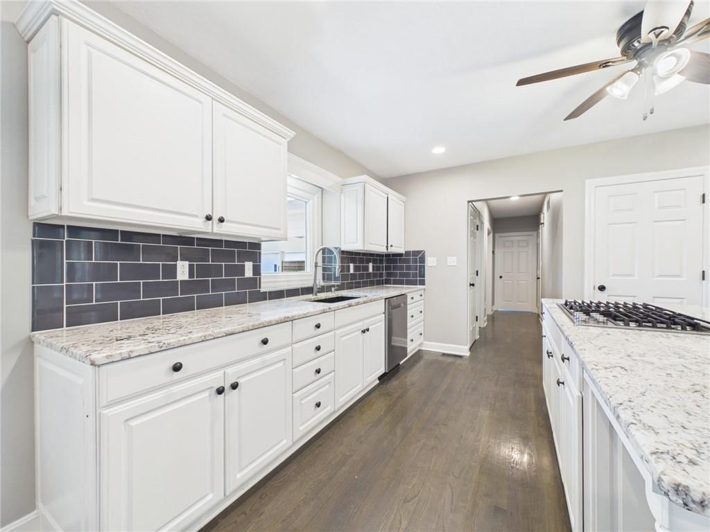 Photo 32 of 92 - 3318 S Bellechase Drive, Grain Valley, MO 64029